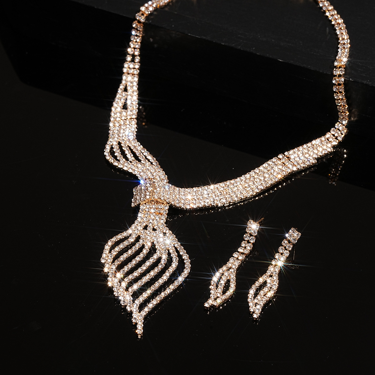 High-grade Clavicle Chain Fashion Grandeur Personality Jewelry Suit photo 6