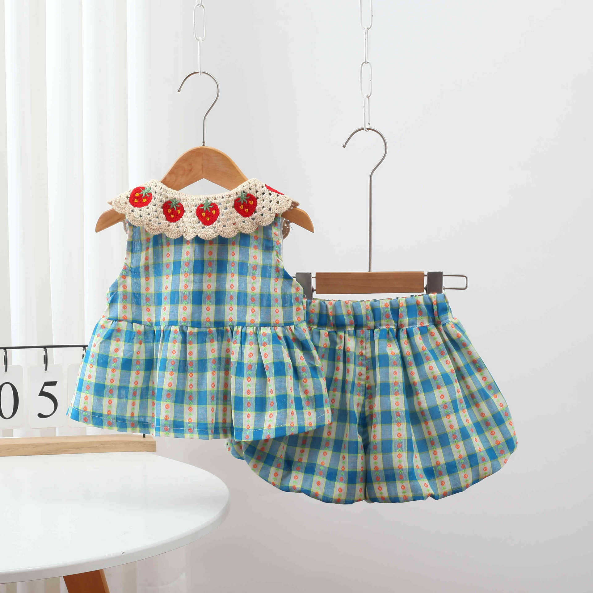 Lace-trimmed Collar Sleeveless Top And Lace Trim Childrens Clothing Set photo 4