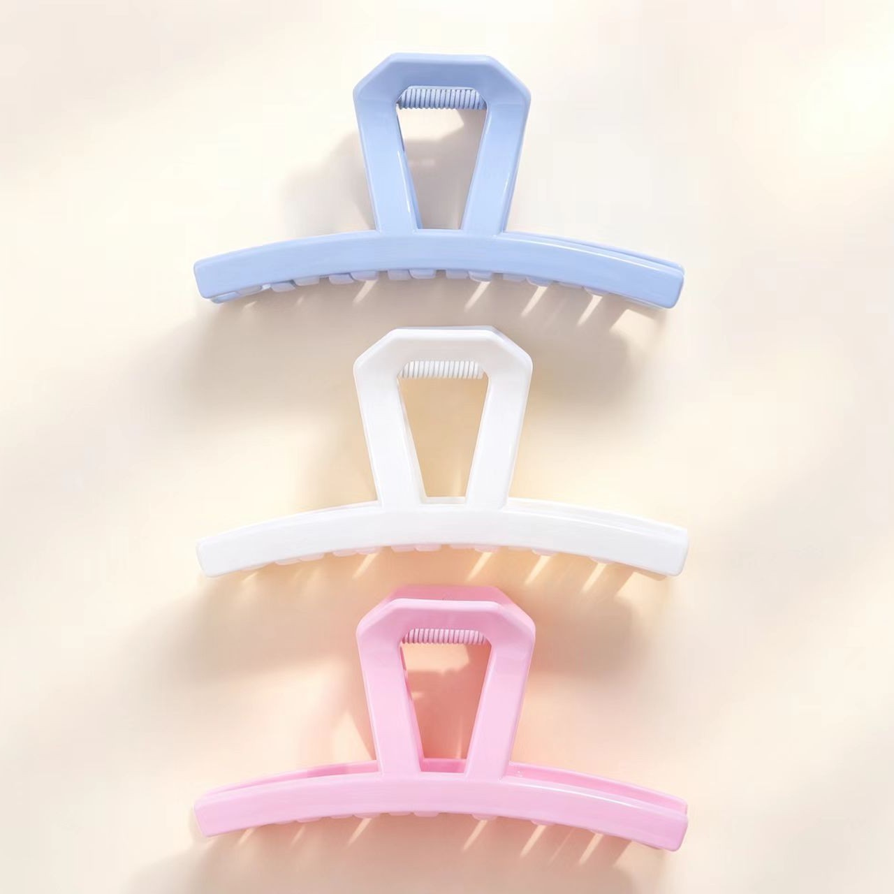 High-end Sophisticated Half-up Hair Clip With Shark Design photo 3