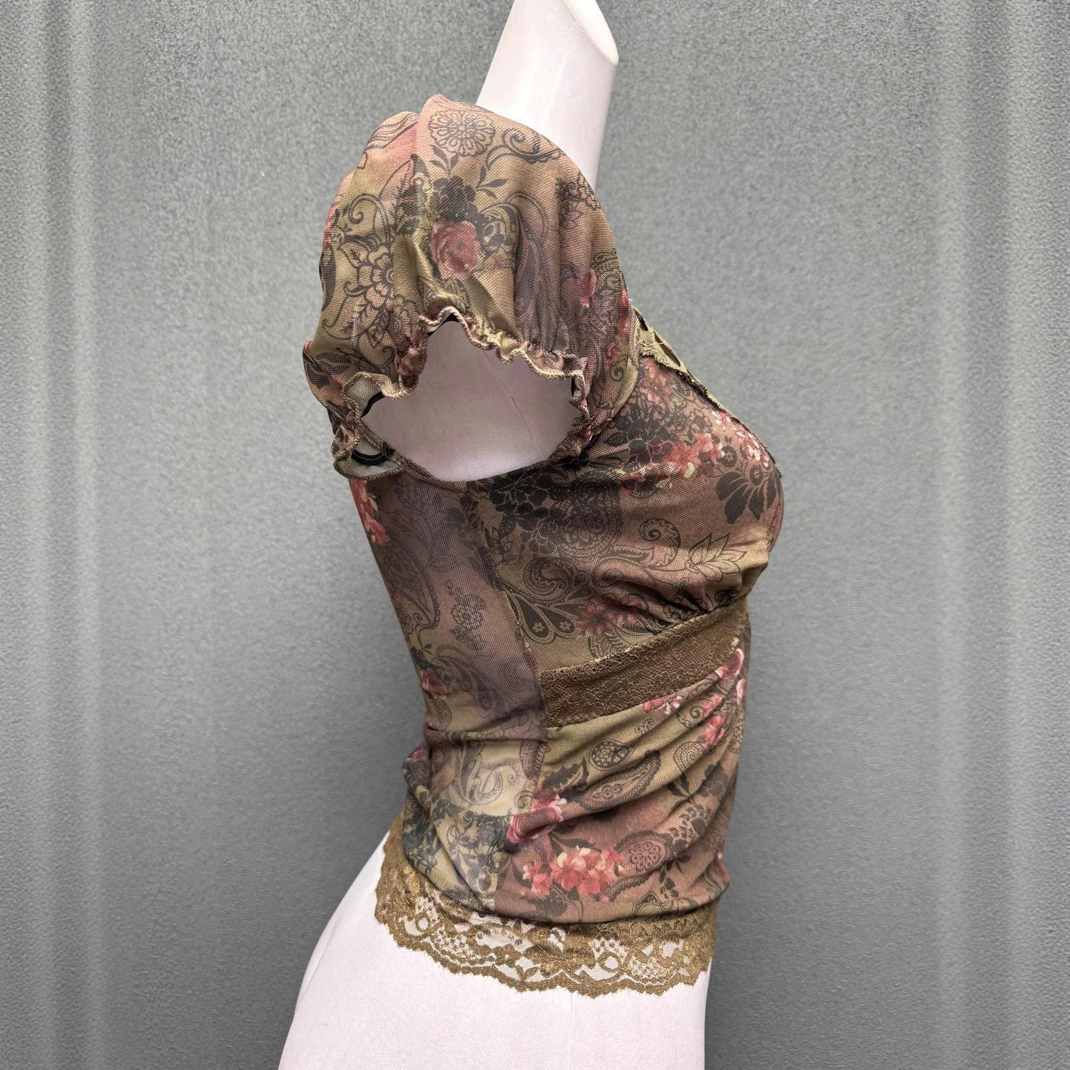 Retro Floral Lace Mesh Short-sleeve Top photo 2