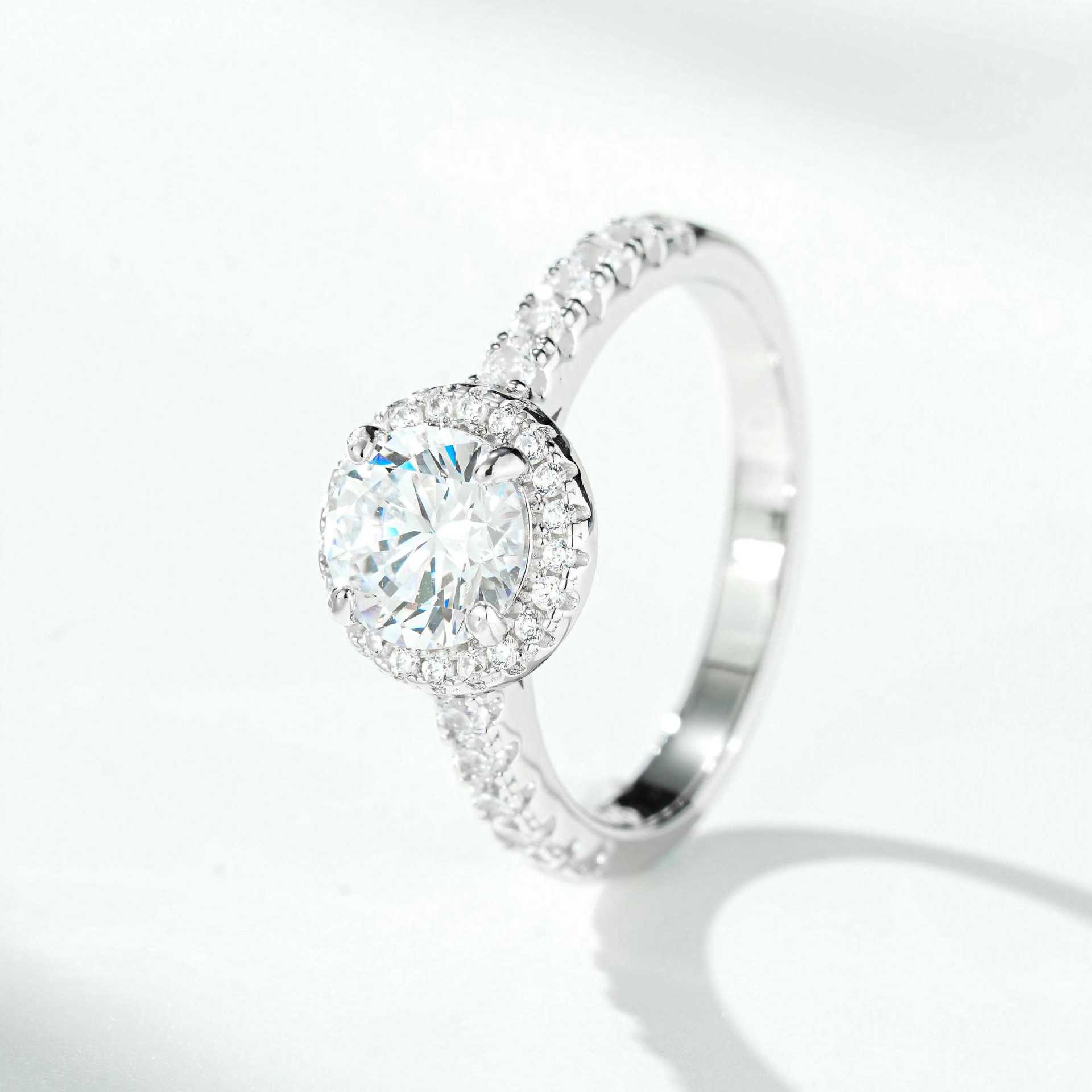 Women's 1-carat Round Bezel Ring photo 2