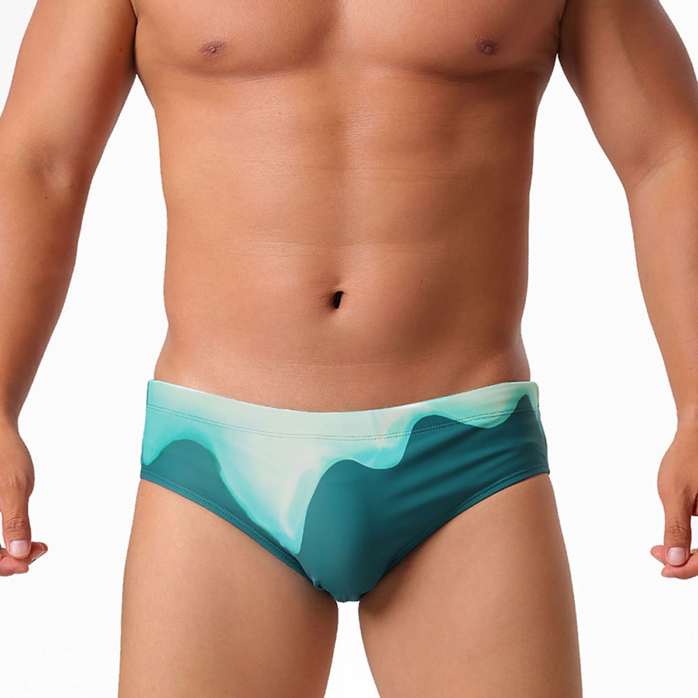 Gradient Flowing-print Triangle Swim Trunks Fashionable photo 4