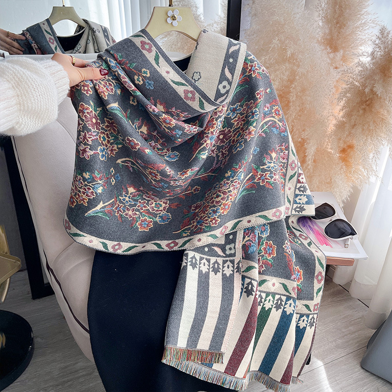 Retro Floral Jacquard Double-Sided Thickened Scarf For Autumn And Winter photo 2