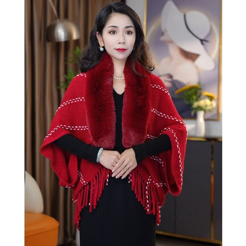 New Knitted Shawl With A Fur Collar And Tassels photo 6