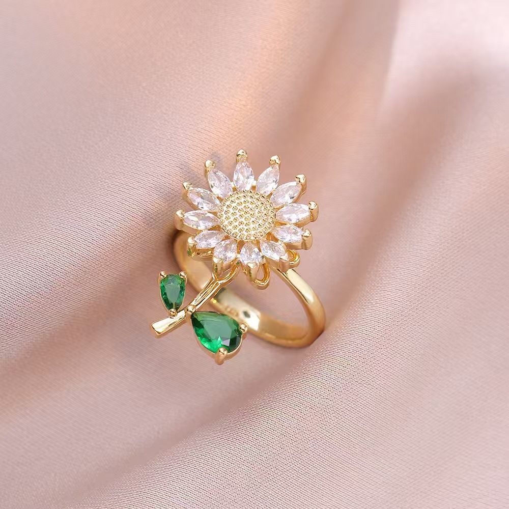 Japanese-Korean Style Swivel Sunflower Zircon Necklace photo 8
