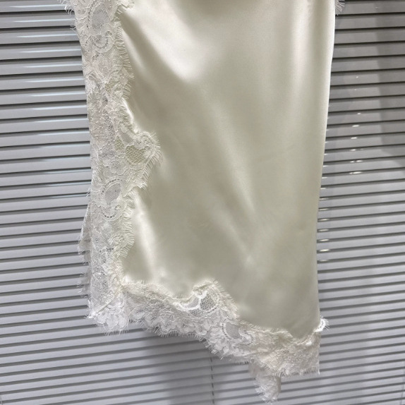Sweet-style Lace Floral Off-shoulder Camisole photo 2