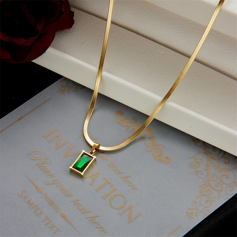Blade Chain Advanced Sense Of Light Luxury Emerald Zircon Pendant photo 8