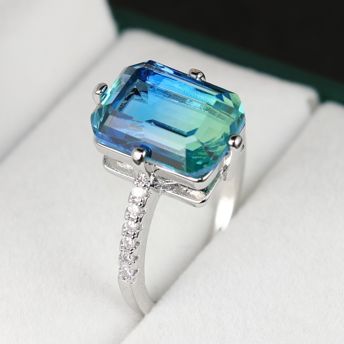 Womens Luxurious Blue Rectangular Ring photo 2