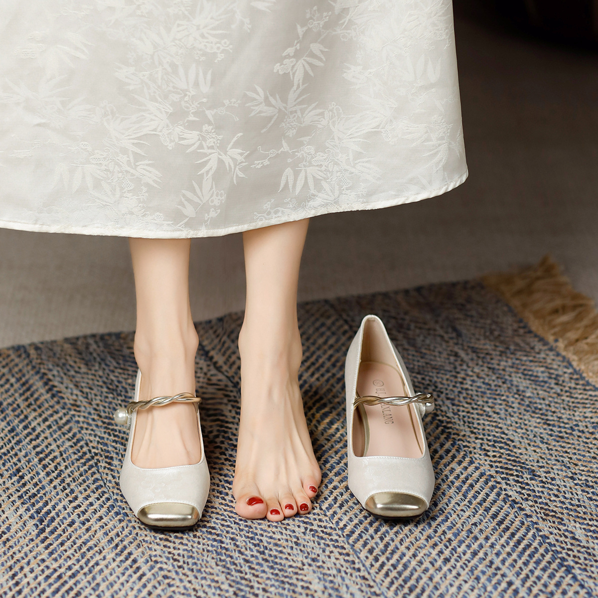 One-strap High Heels With Pearl Embellishments And A Plated Square Heel photo 7