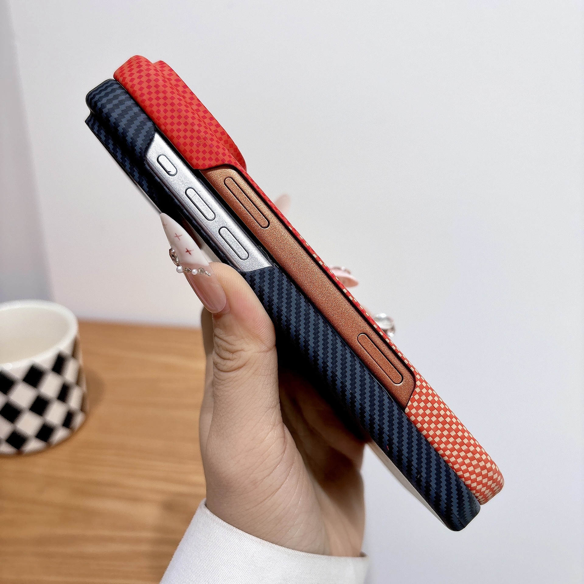 Compatible With The 18 Pro Max Carbon Fiber Magnetic Phone Case photo 5