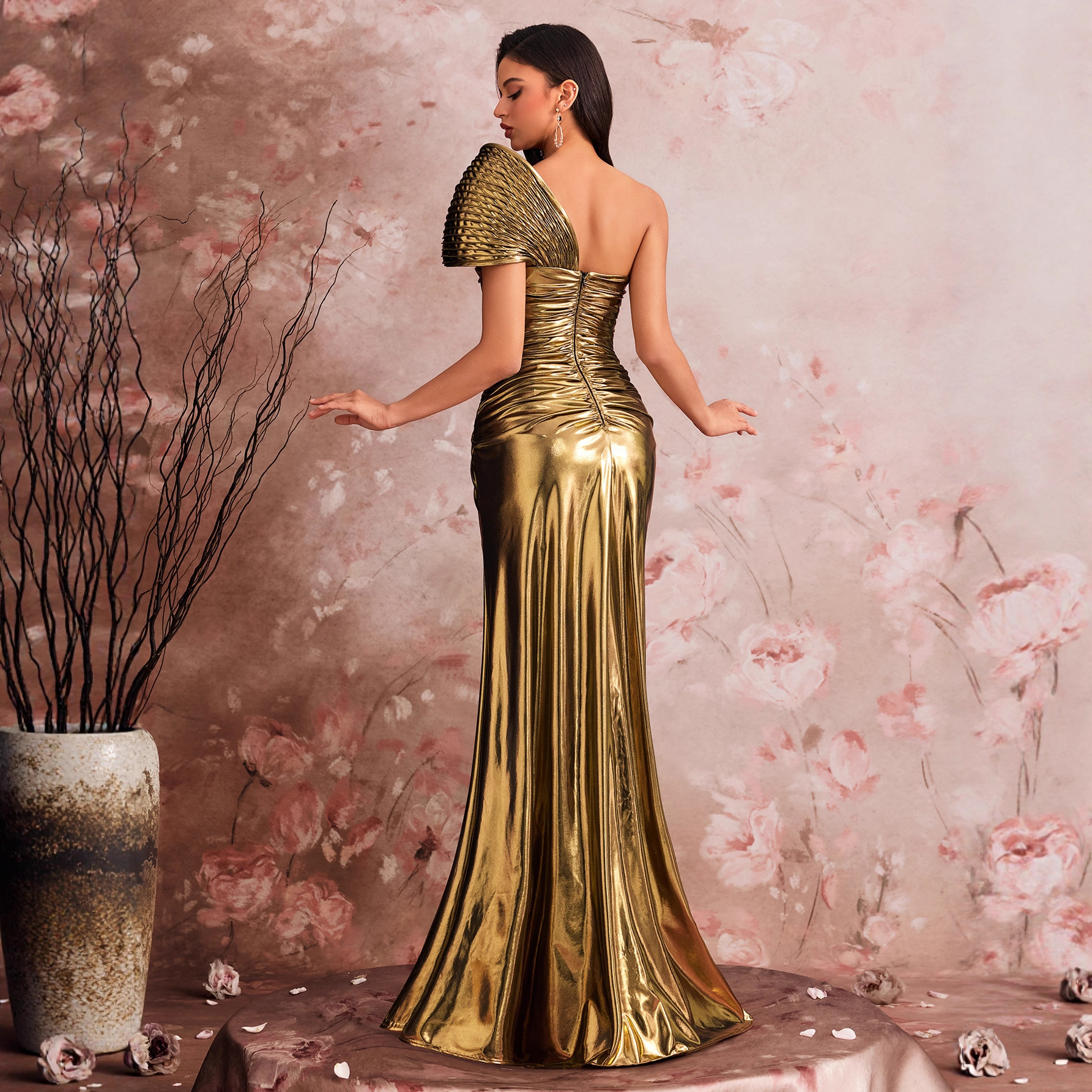 Design-conscious Fish-scale Structured Elegant Evening Gown photo 2