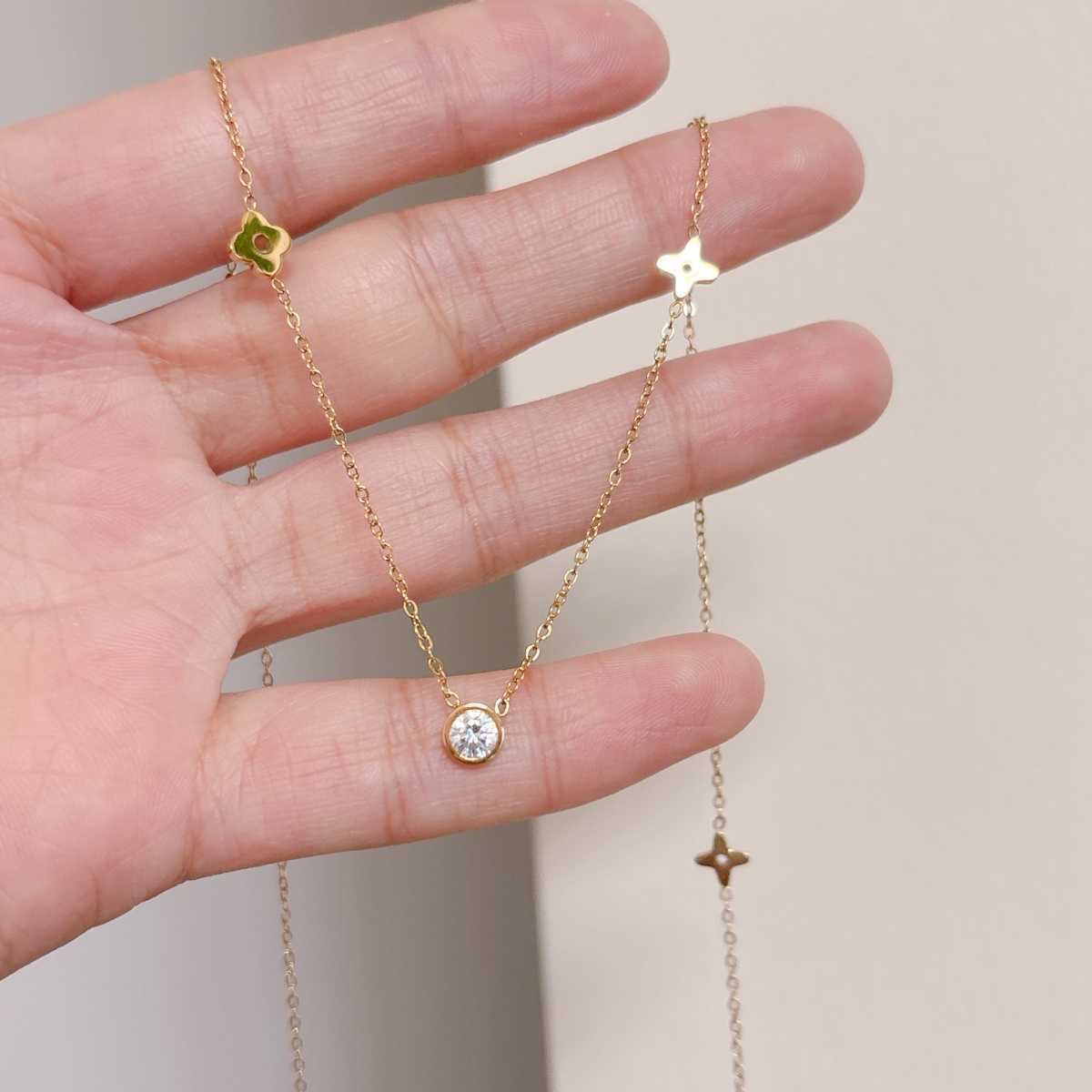 Light-luxury Flower Single-diamond Titanium Steel Necklace photo 1