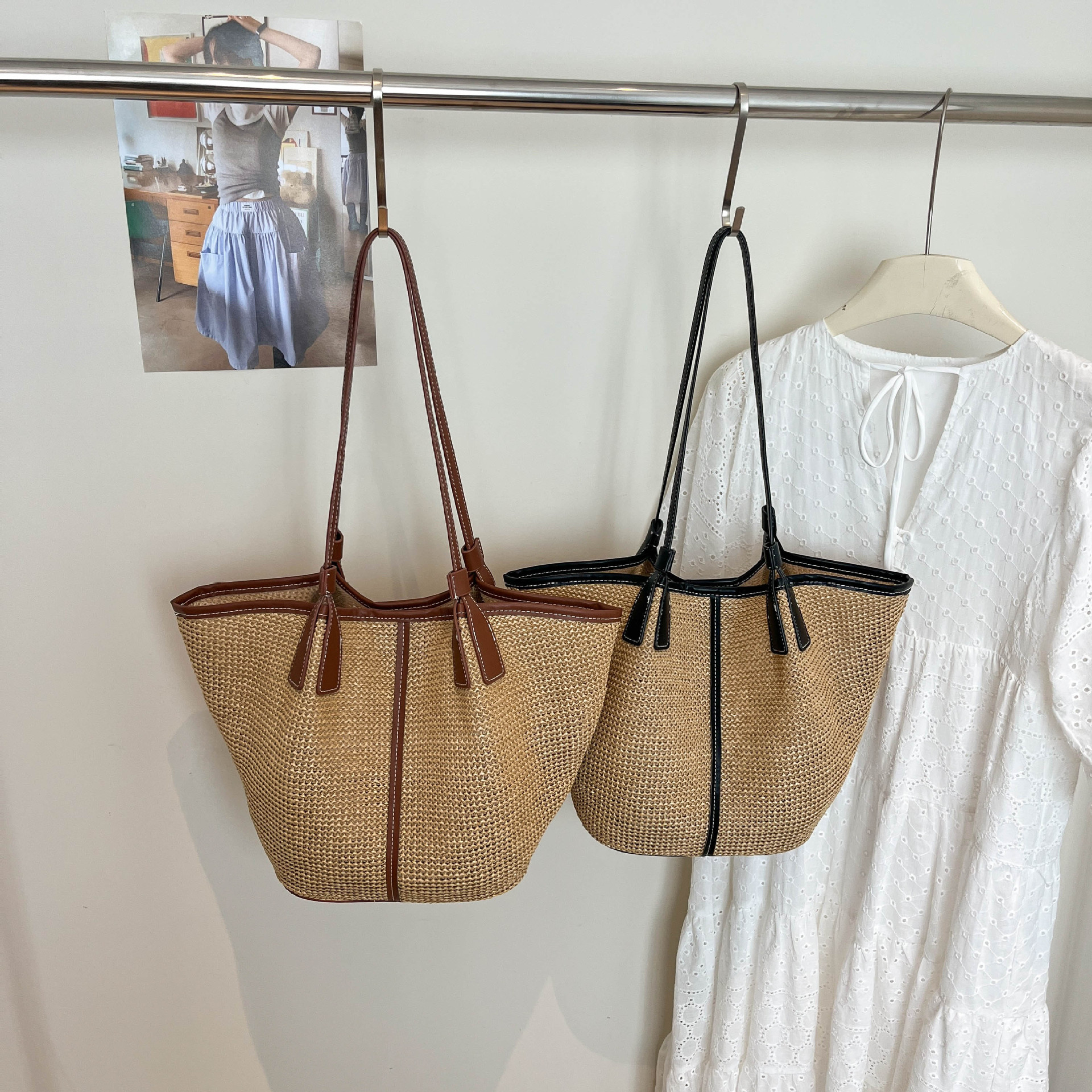 Large-capacity Relaxed Straw Woven Casual Tote Bag photo 1