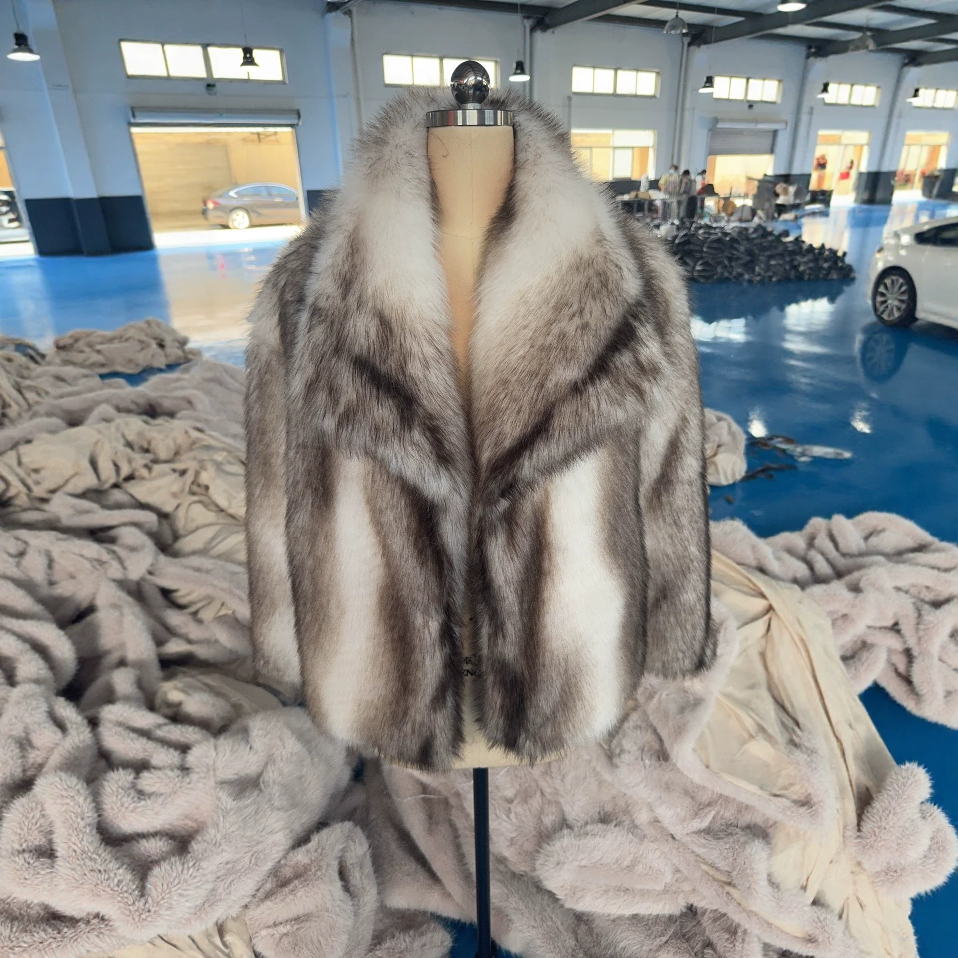 Women's Large Lapel Color-block Plush Jacket photo 7