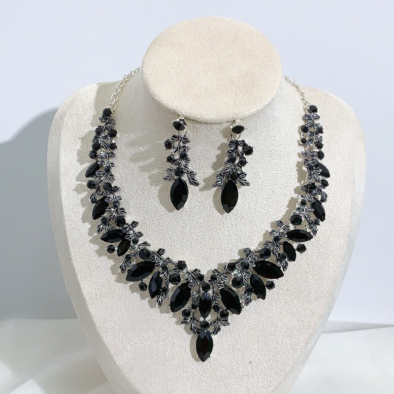 Luxury Rhinestone And Gemstone Necklace And Earring Set photo 2