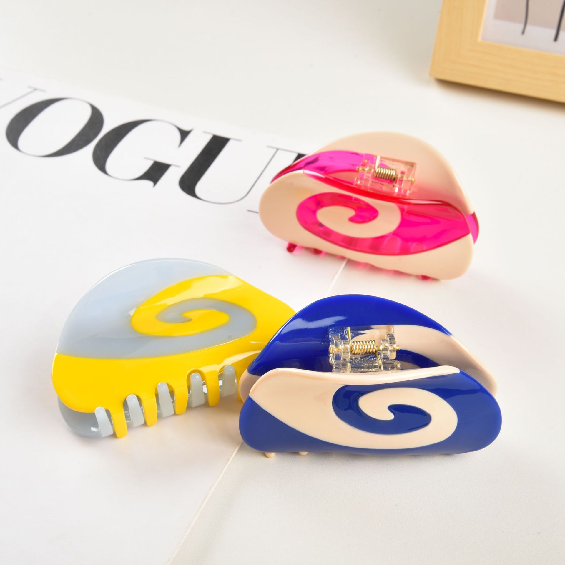 Macaron Two-tone Swirl Hair Clip For Women photo 4