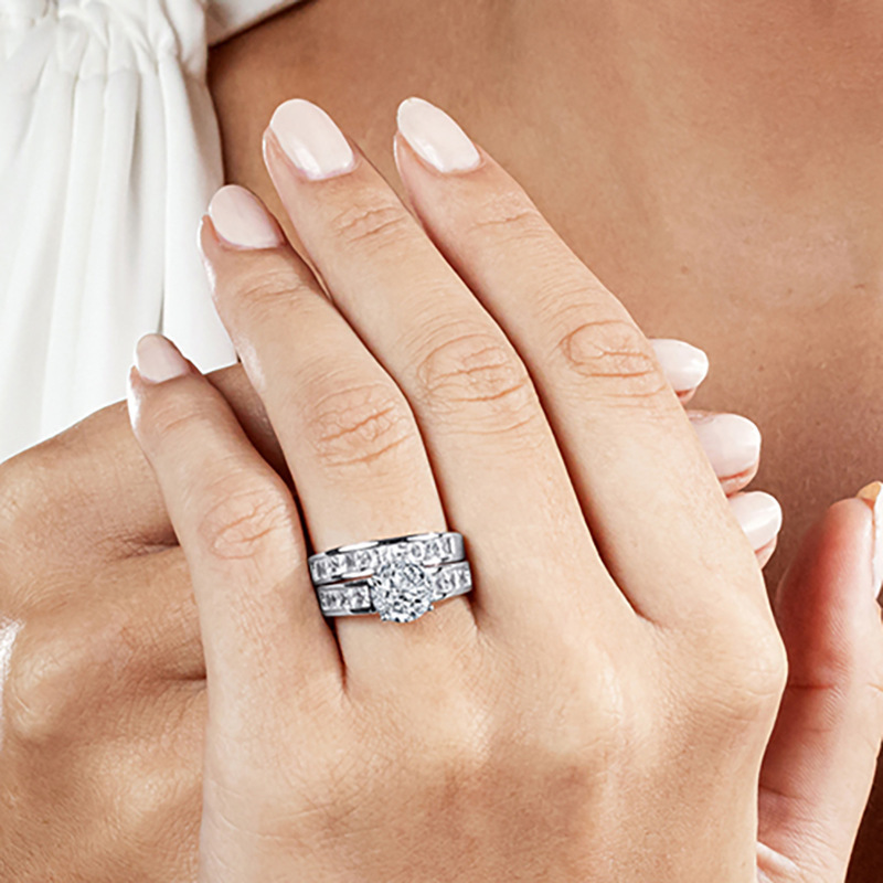 Fashionable Diamond-studded Couple Rings photo 1