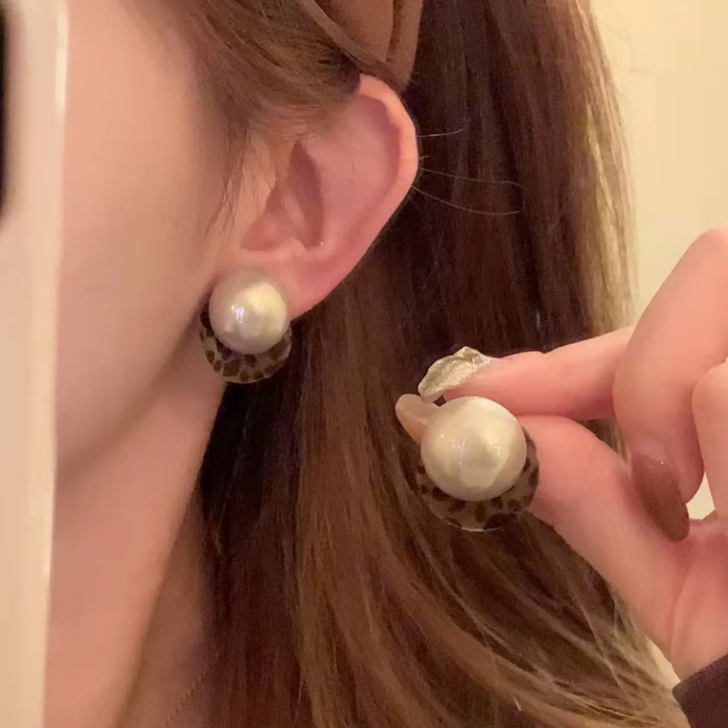 Korean-style Retro Leopard-print Pearl Stud Earrings photo 1