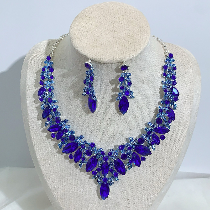 Luxury Rhinestone And Gemstone Necklace And Earring Set photo 5