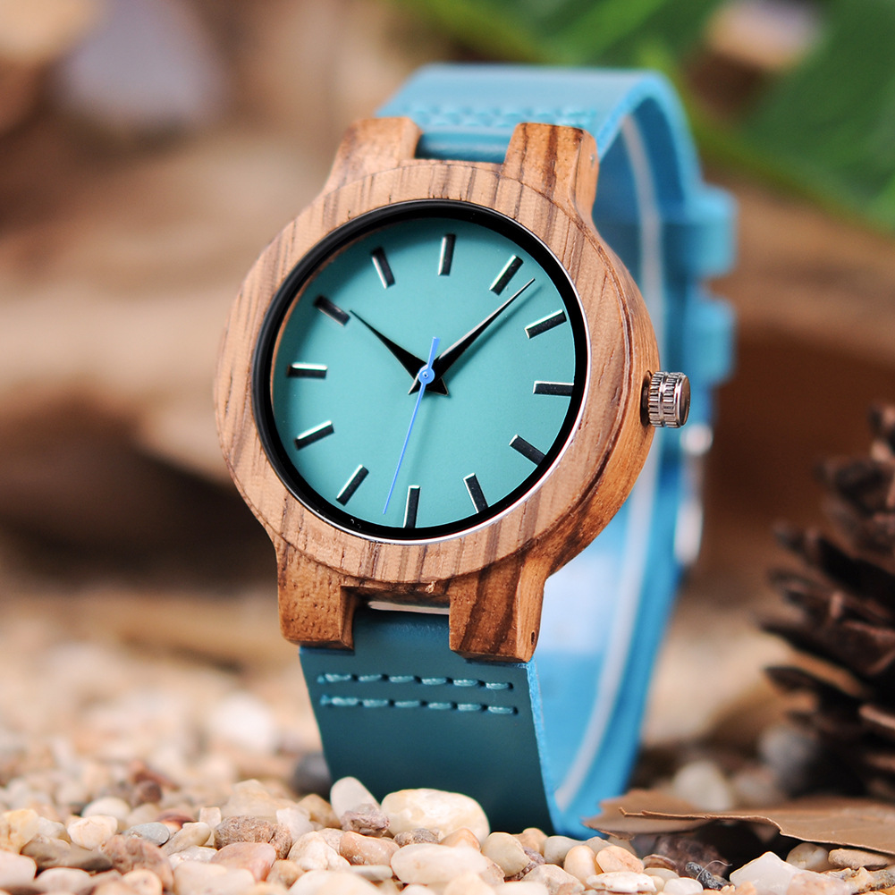 Simple Wooden Watch As A Birthday Gift For Students photo 1