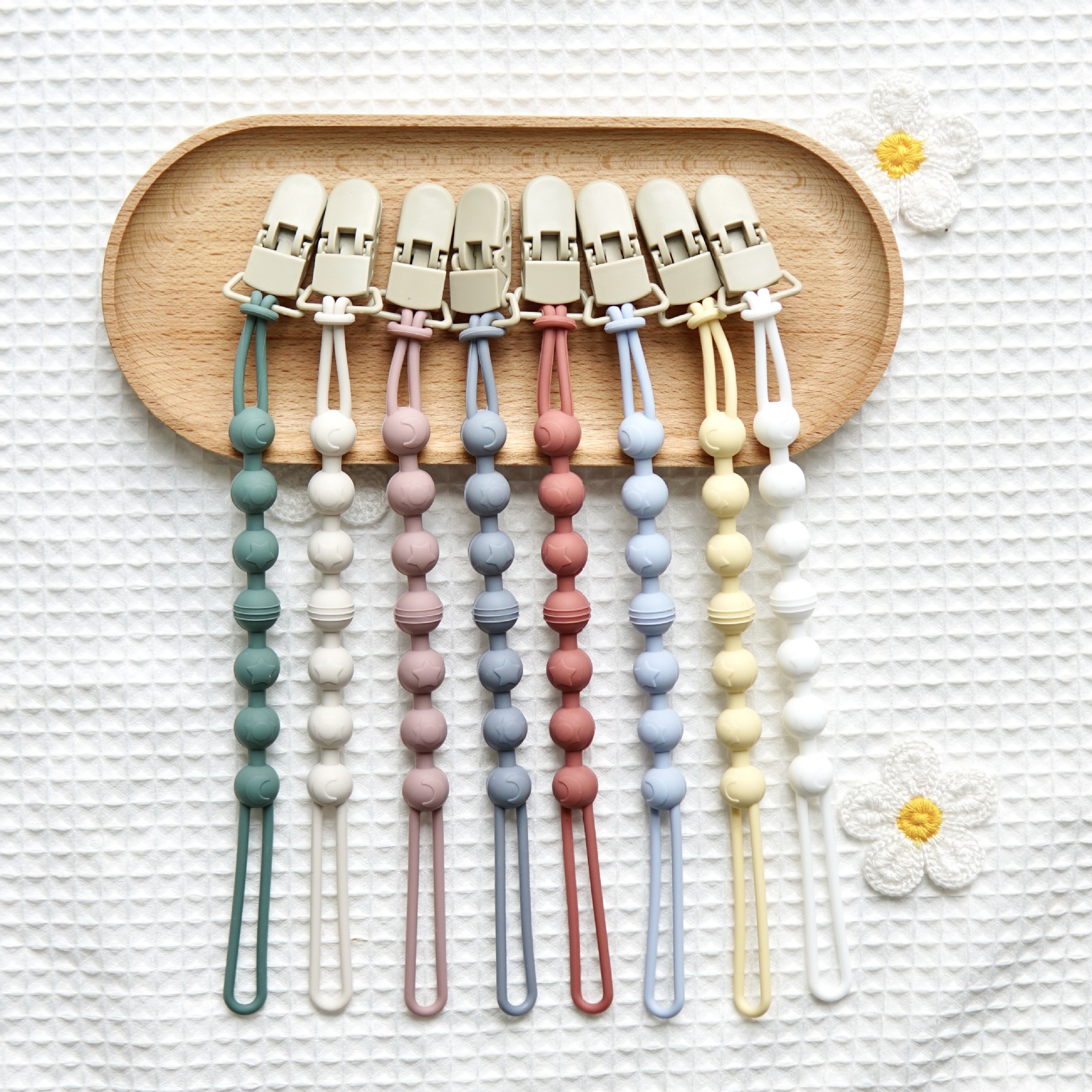 Babys All-in-one Silicone Pore-free Beechwood Pacifier Clip With Anti-loss Chain photo 1