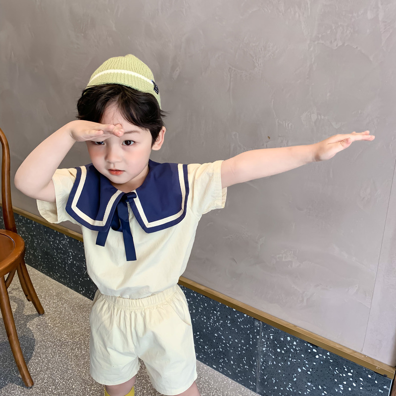 Boys' Korean-style Preppy Top And Shorts Set photo 2