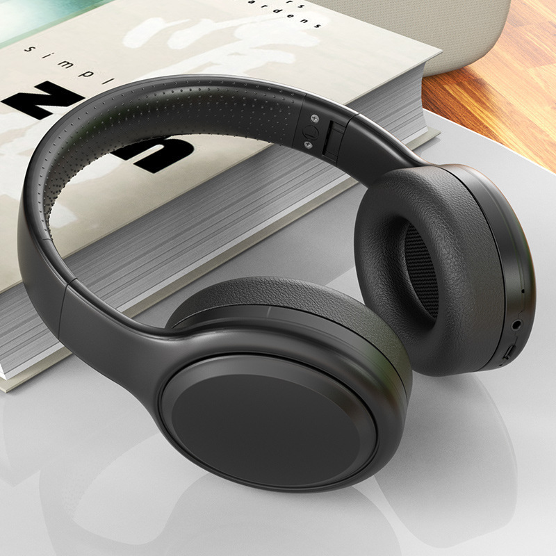 Over-ear Bluetooth Headphones With A Subwoofer photo 2