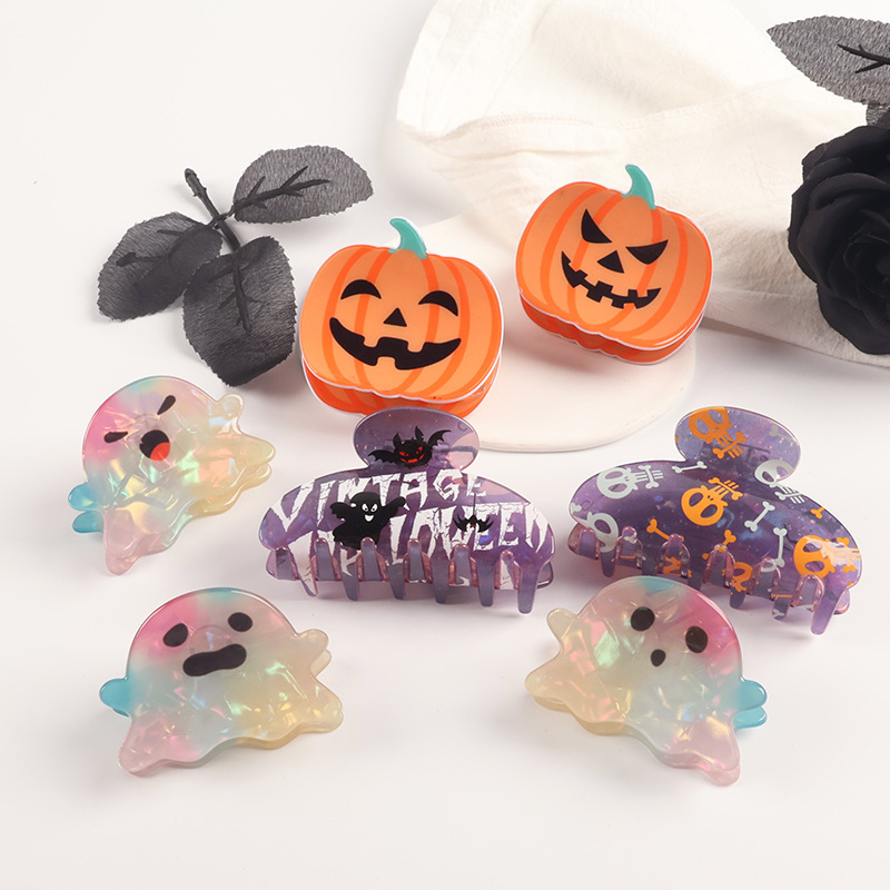 A Unique And Creative Pumpkin-themed Ghost-claw Hair Clip photo 1