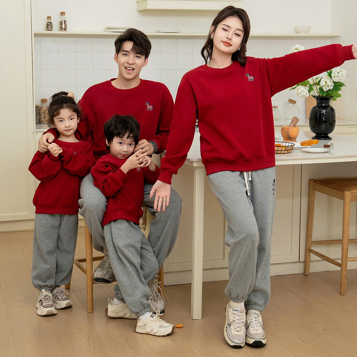 Parent-child Matching Cozy Long-sleeve Sweatshirt For Fall And Winter photo 5