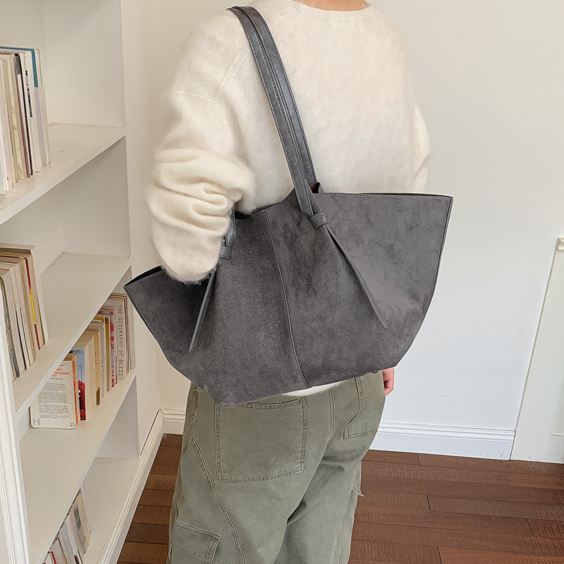 Womens Large-Capacity Casual Matte-Effect Under-Arm Bucket Bag photo 3