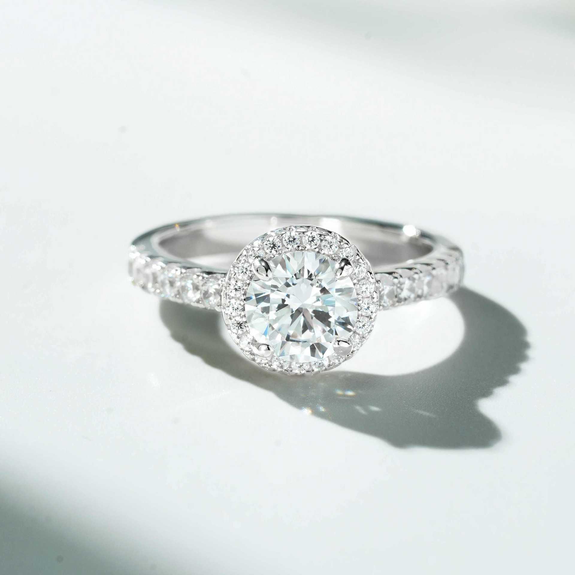 Women's 1-carat Round Bezel Ring photo 1