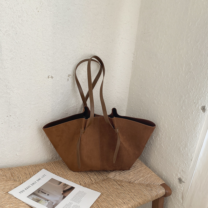 Womens Large-Capacity Casual Matte-Effect Under-Arm Bucket Bag photo 5
