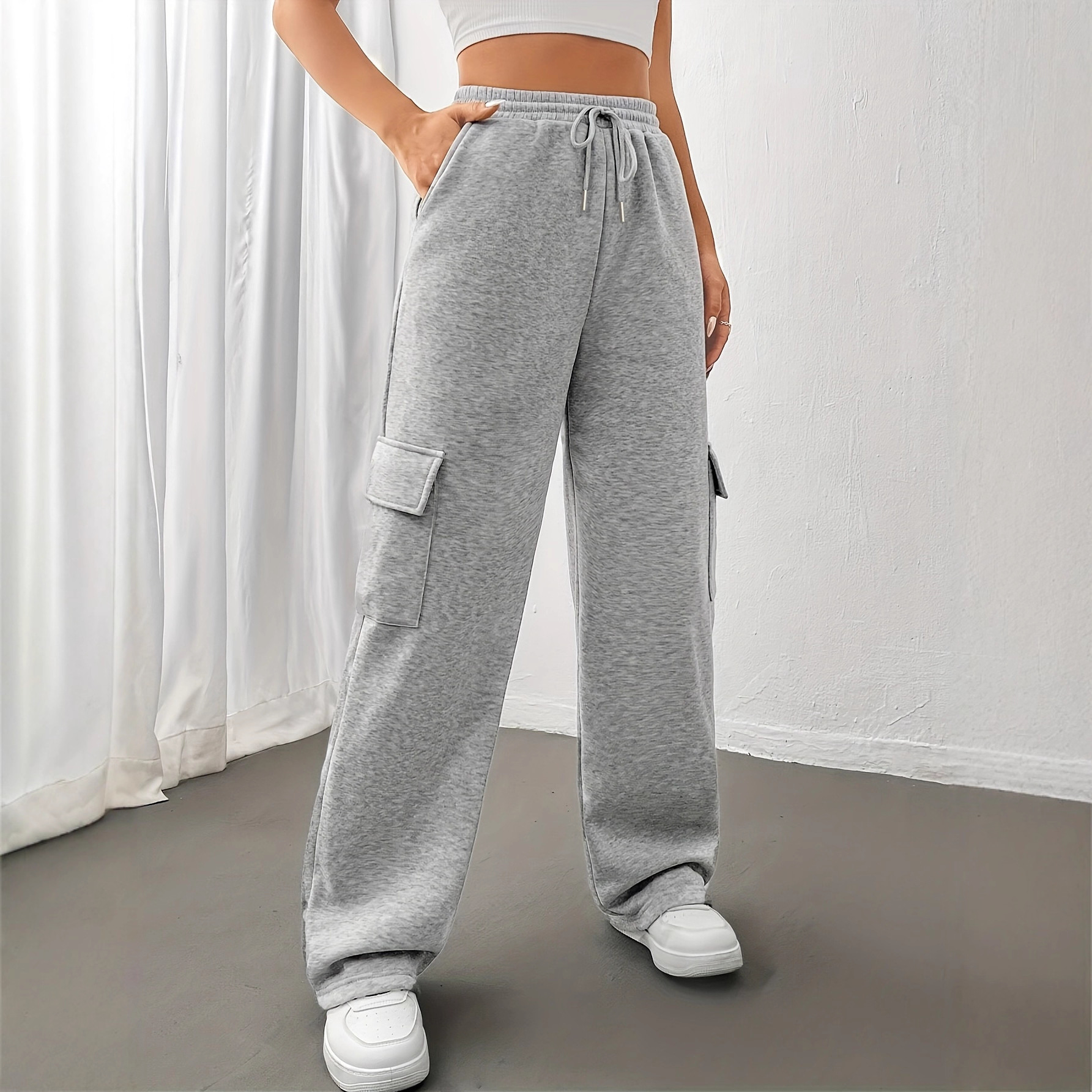Relaxed-fit Cargo Sweatpants With Pockets Elastic Waistband And Drawstring photo 1