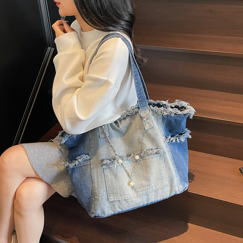 Versatile High-capacity Minimalist Ombre Denim Shoulder Bag photo 3