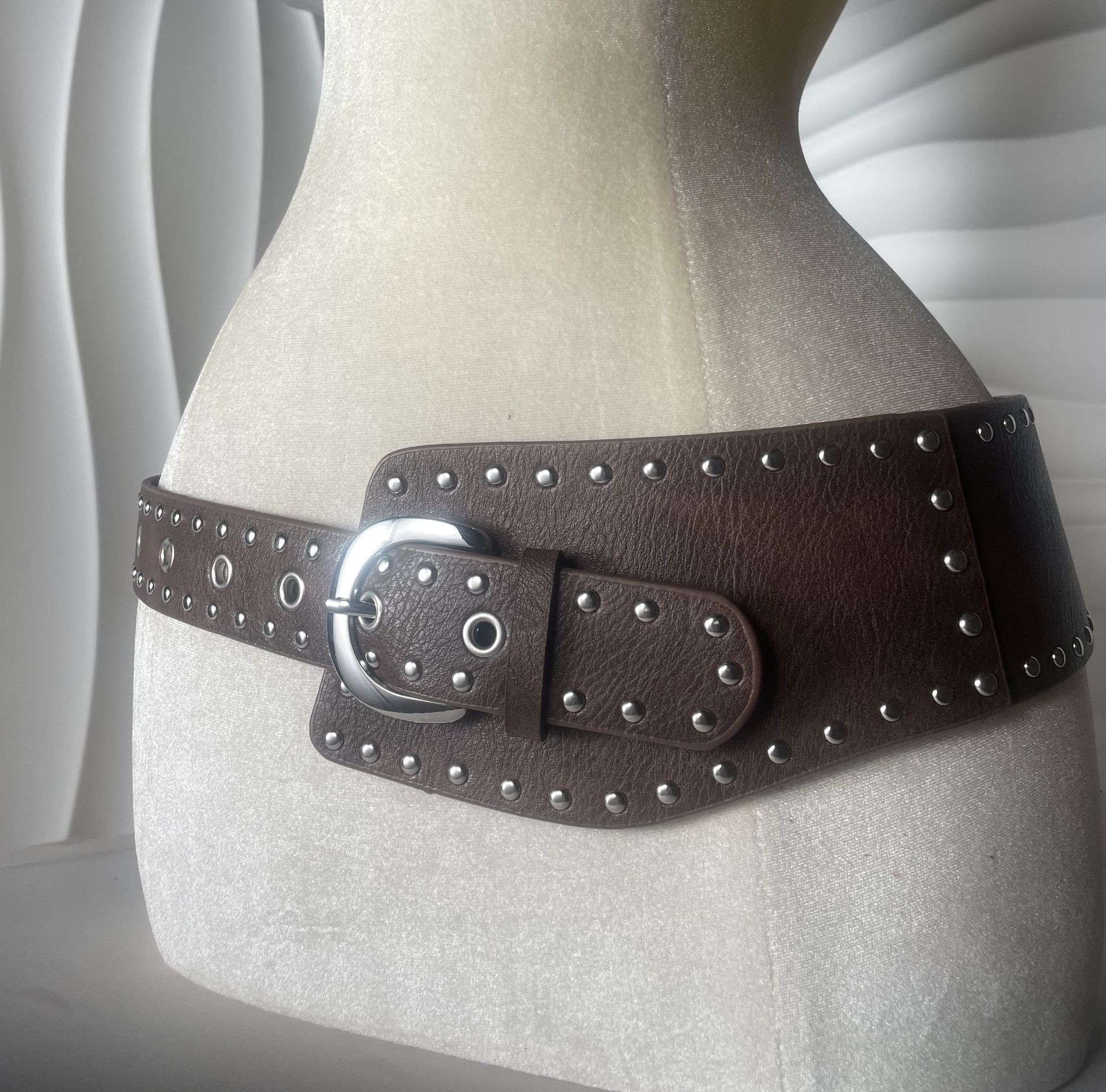 Women's New Curved Small-buckle Waist Cincher photo 6