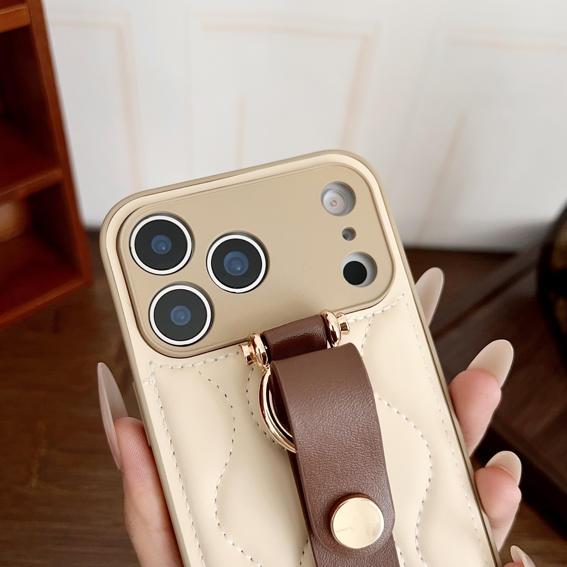 Sophisticated Coffee-colored Pearl-bracelet Phone Case photo 2