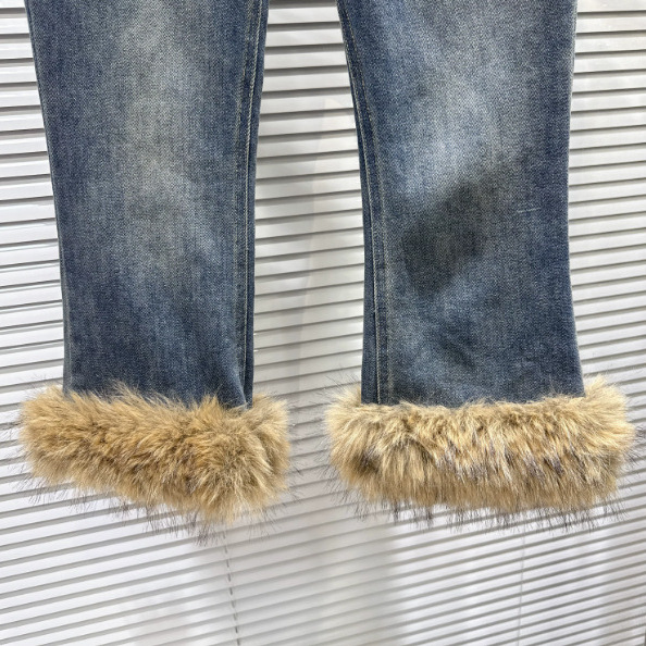Womens Slim-fit Cropped Denim Capri Pants With Frayed Hems photo 2