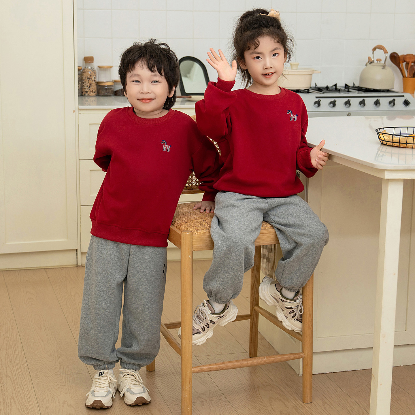 Parent-child Matching Cozy Long-sleeve Sweatshirt For Fall And Winter photo 3