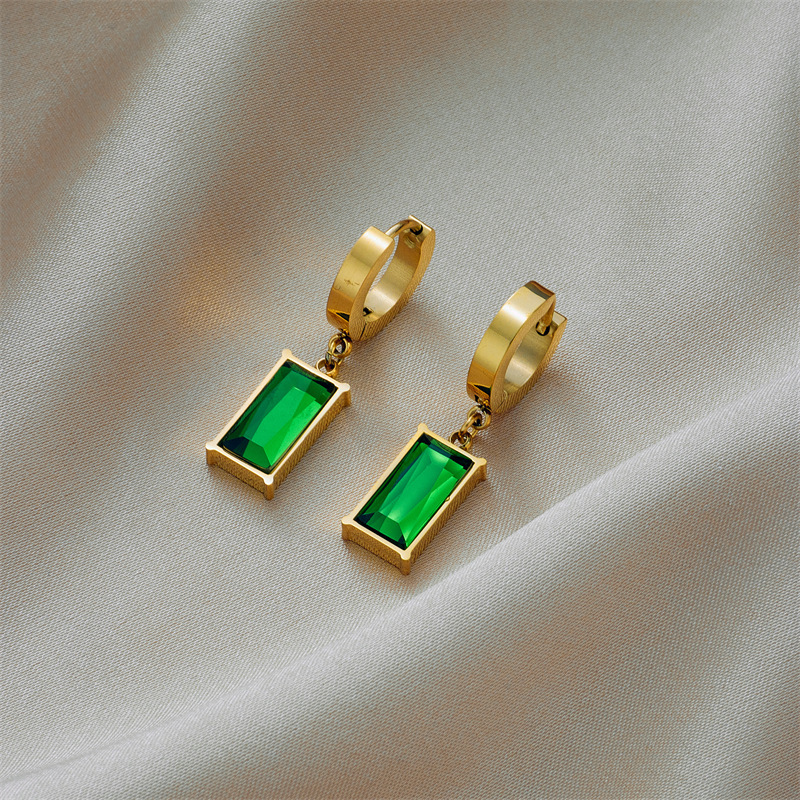 Blade Chain Advanced Sense Of Light Luxury Emerald Zircon Pendant photo 5