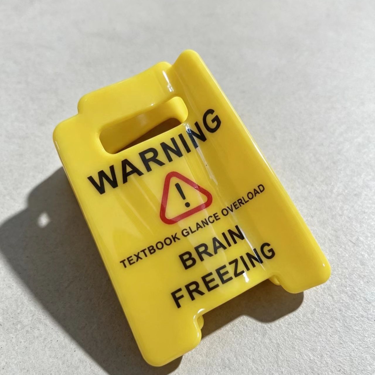 Garbage Bin Hair Clip With Personalized Fashionable And Trendy Design photo 4