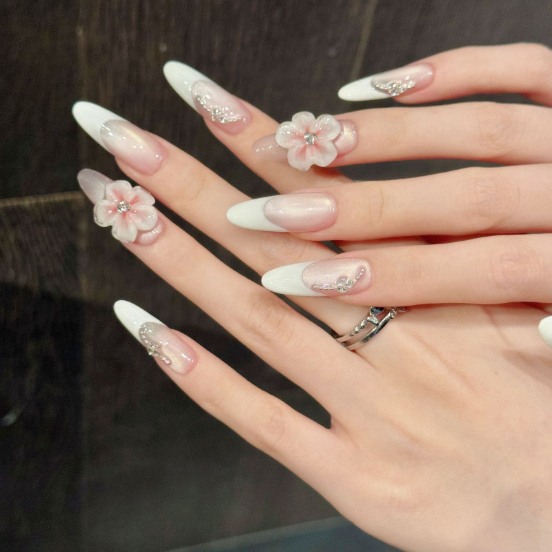 Three-dimensional Carved Details Instantly Brighten The Complexion photo 3