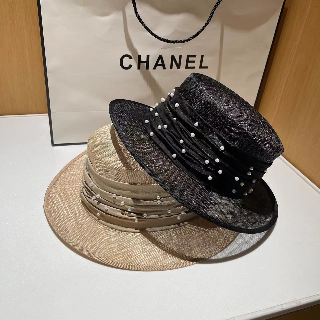 French Elegant Pearl Yarn Flat-top Cap photo 3