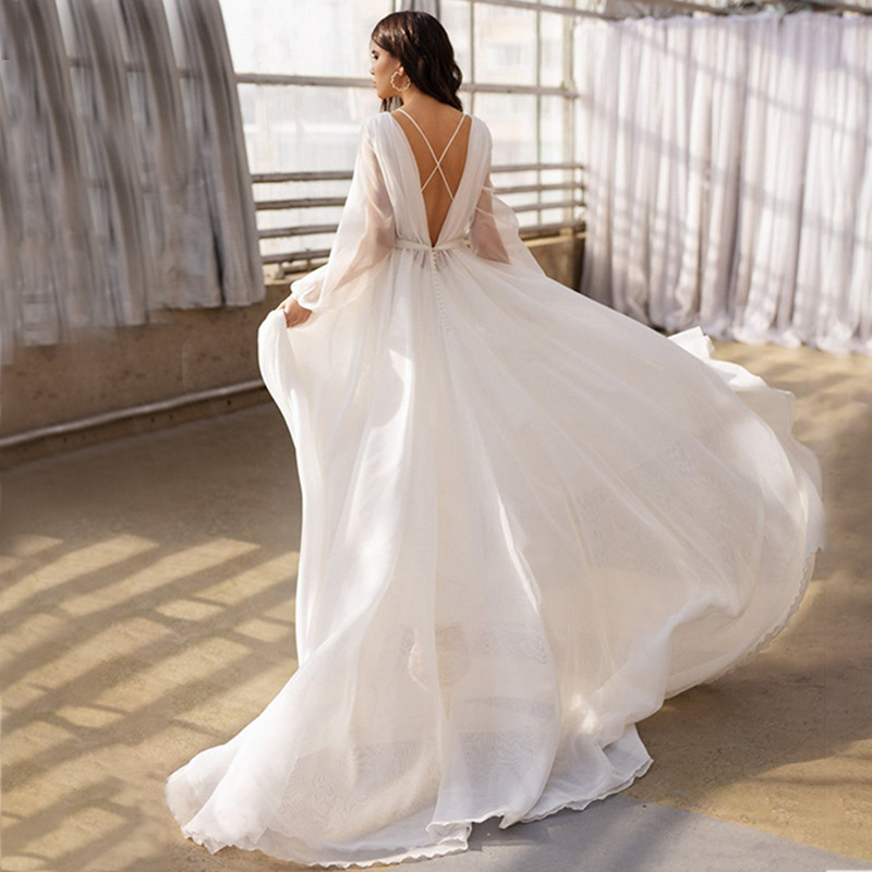 French-style Round-neck Long-sleeved Lightweight Wedding Dress With A Fitted Waist photo 4