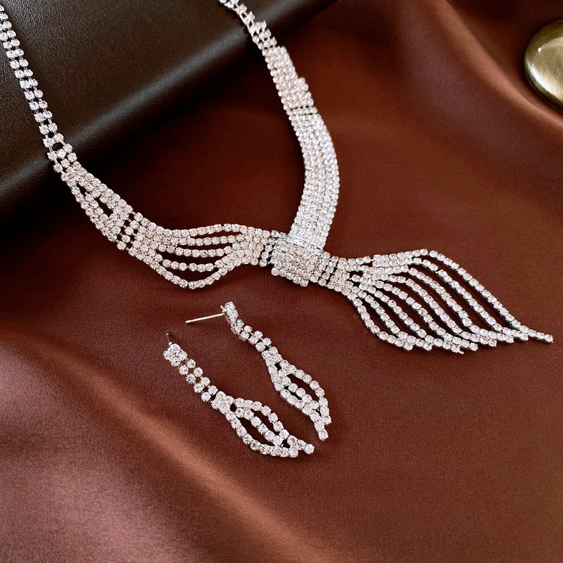 High-grade Clavicle Chain Fashion Grandeur Personality Jewelry Suit photo 2