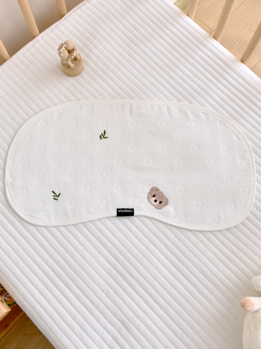 Cartoon Embroidered Gauze Bib Spit Proof Pad Four Season Style photo 4
