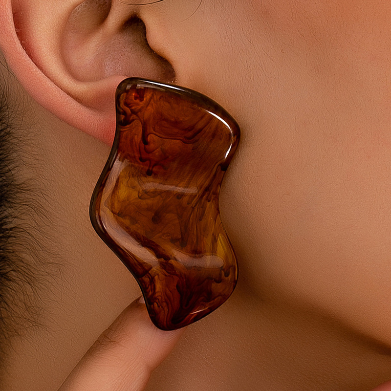 European And American Retro Acrylic Stud Earrings photo 1