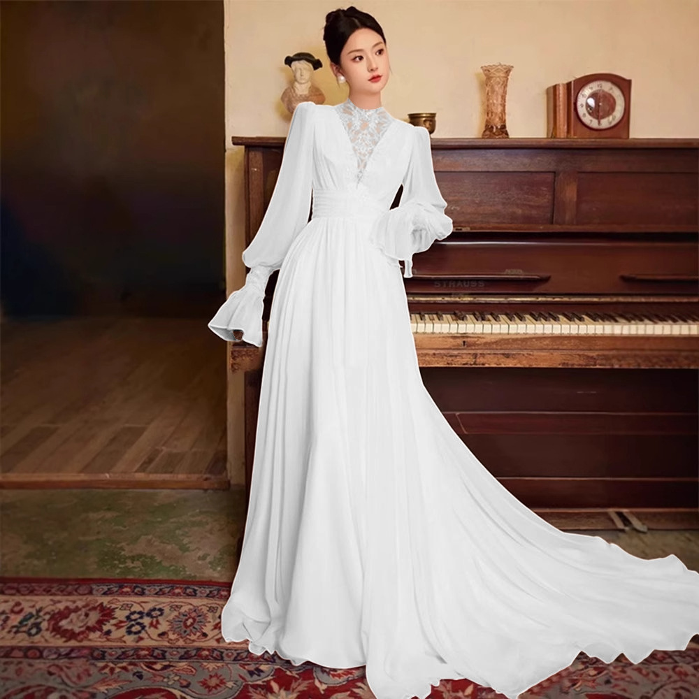French-style Vintage Lace Stand-collar Light Wedding Dress With Puff Sleeves photo 4