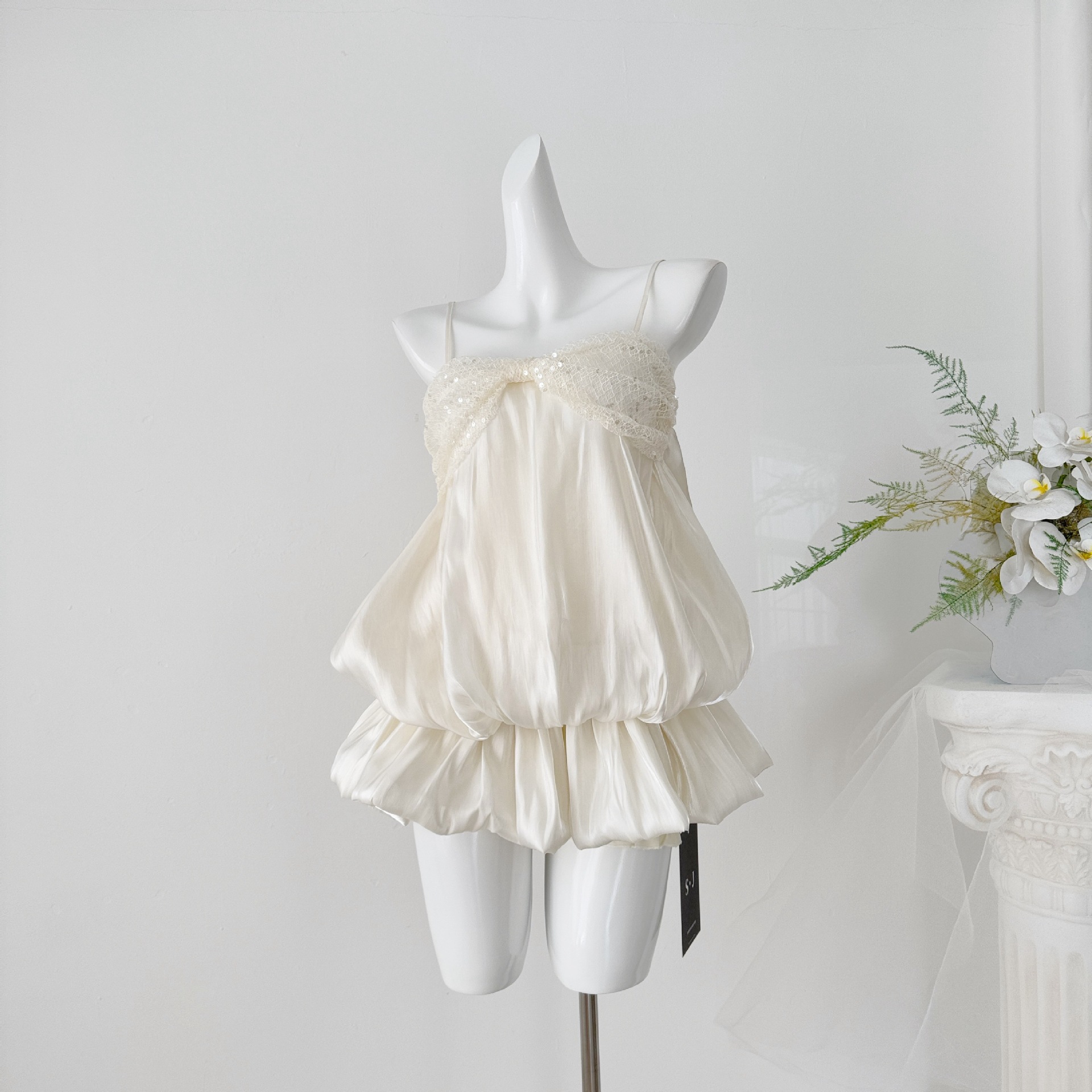 Elegant Strap Dress With A Bow Detail photo 7