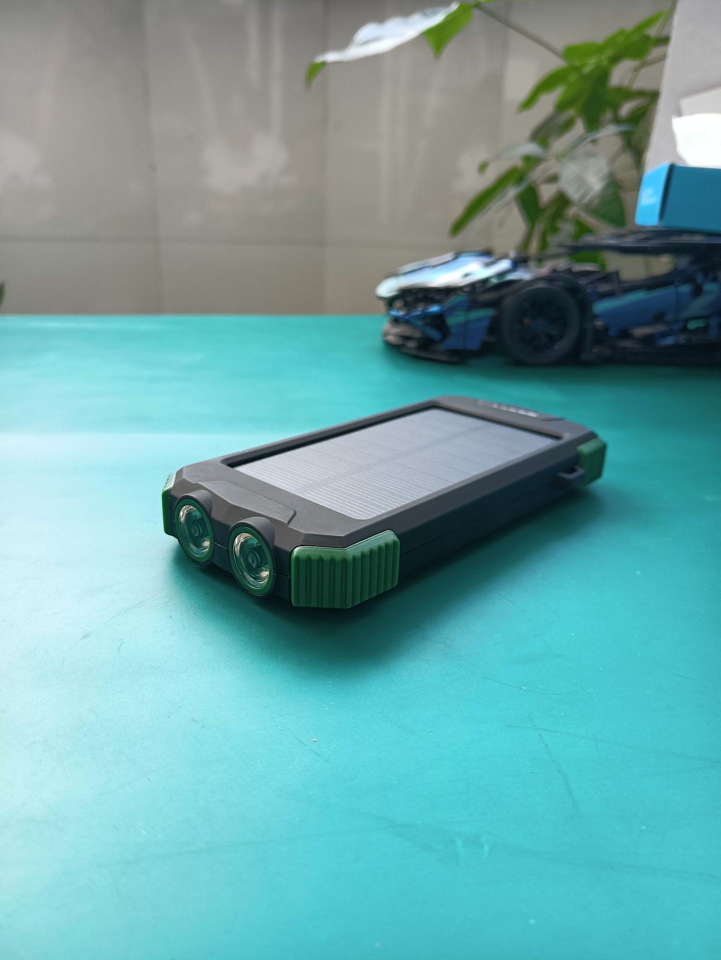 Solar-Powered Wireless Power Bank, 10,000 MAh, IP66 Waterproof Charger, Portable Outdoor Emergency Mobile Power Source photo 5