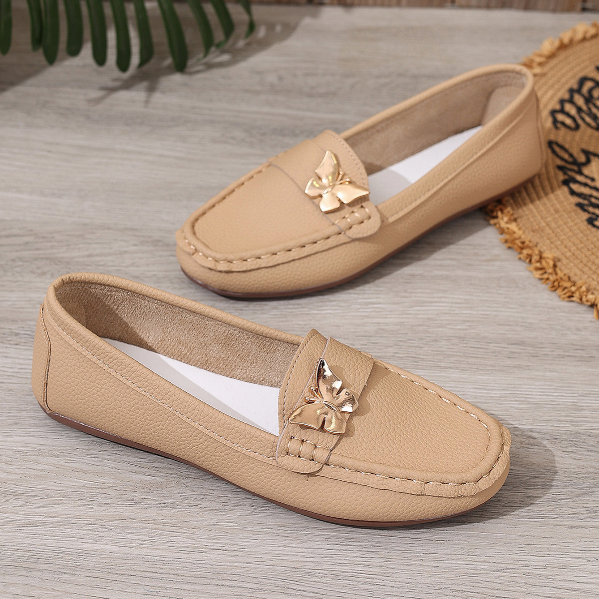 Round-toe Slip-on Casual Loafers With A Metal Bow Detail photo 4